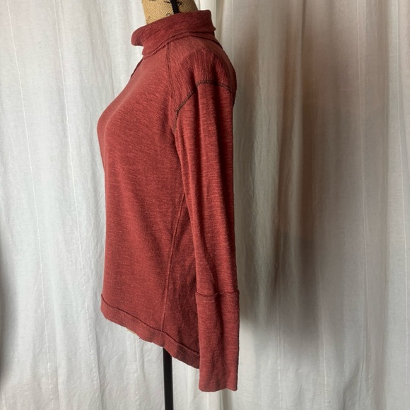 Free People We The Free Split Back Dark Burnt Red Mock Turtleneck Pullover XS - Picture 4 of 8